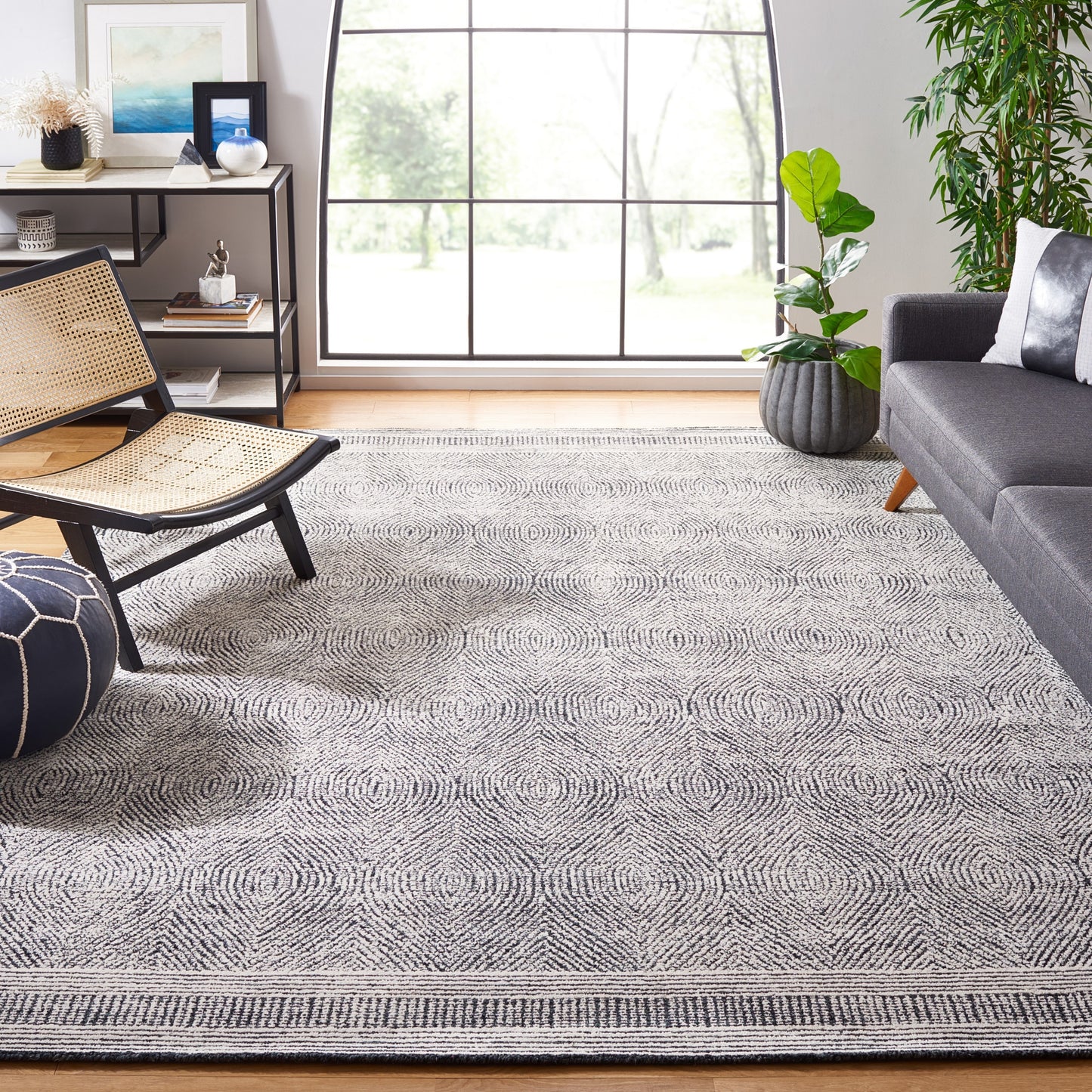 Safavieh Abstract Zenzi 10 x 14 (ft) Tufted Wool Ivory/Charcoal Rectangular Indoor Abstract Farmhouse/Cottage Area rug