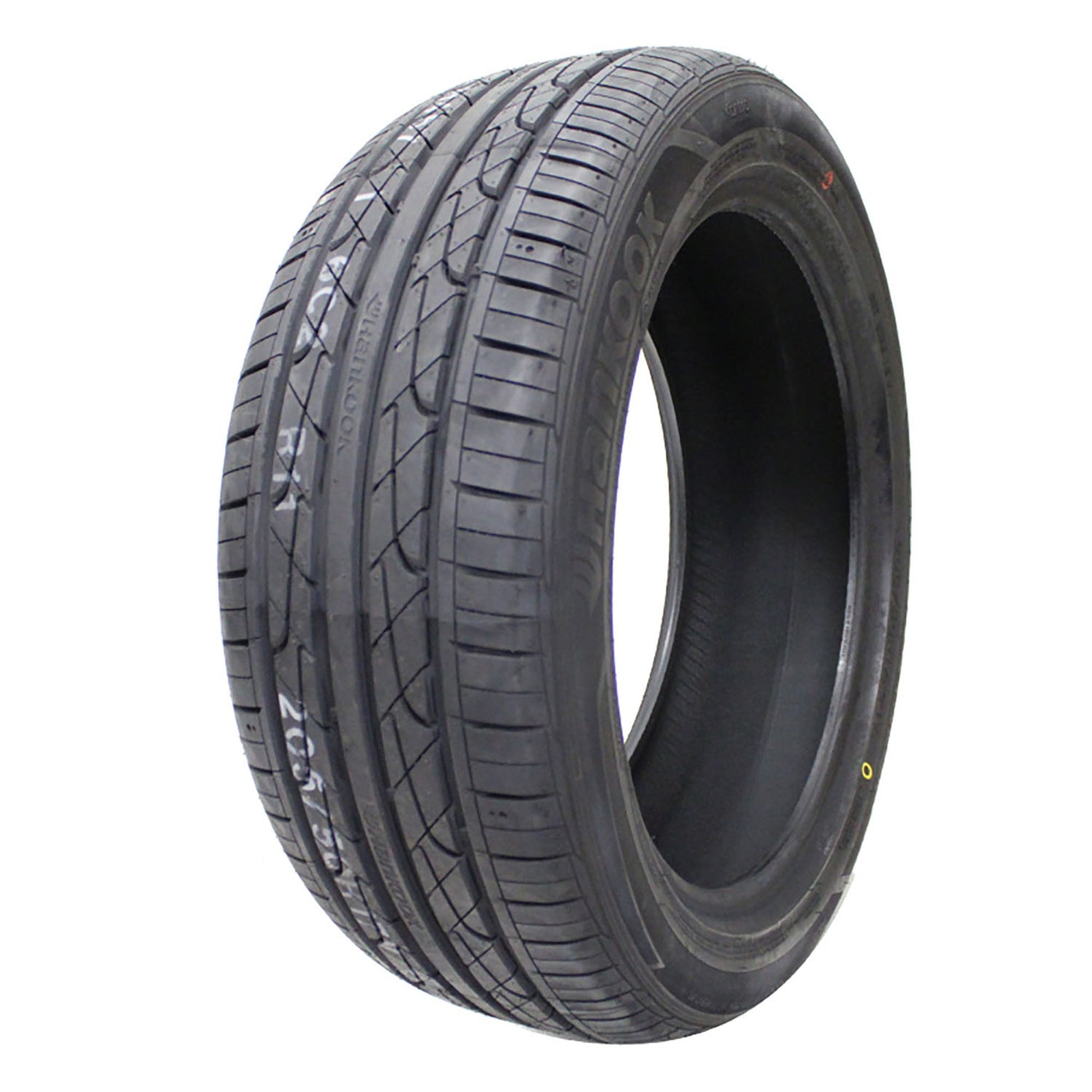 Hankook Ventus V2 Concept2 (H457) UHP 235/50R18 101W XL Passenger Tire