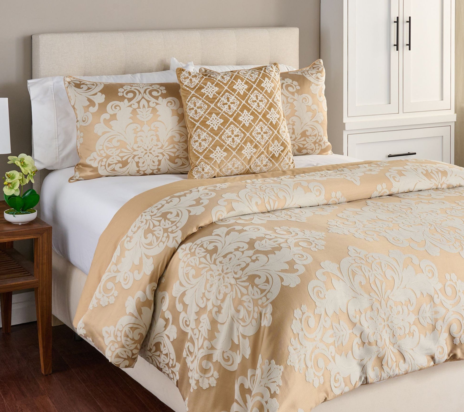 Hotel du Cobb Jacquard Damask Comforter Set by Dennis Basso - Twin